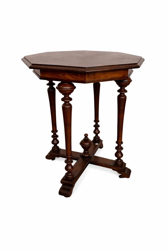 Antīks 19. gadsimta galdiņš uz riteņiem